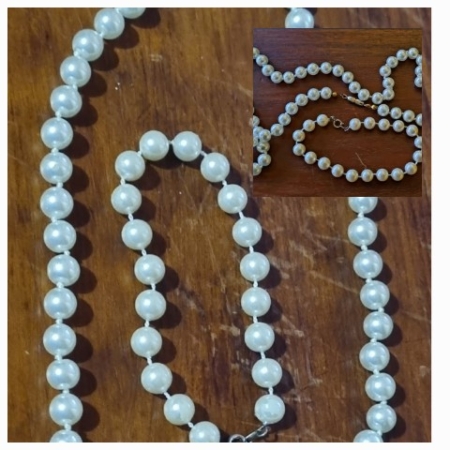 Vintage Pearl necklace and bracelet, plastic.